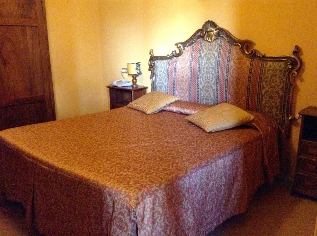 Albergo Ristorante Da Carlino Castelnuovo di Garfagnana Værelse billede