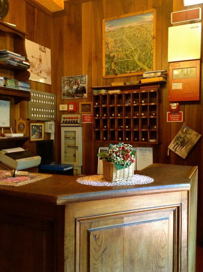 Albergo Ristorante Da Carlino Castelnuovo di Garfagnana Eksteriør billede