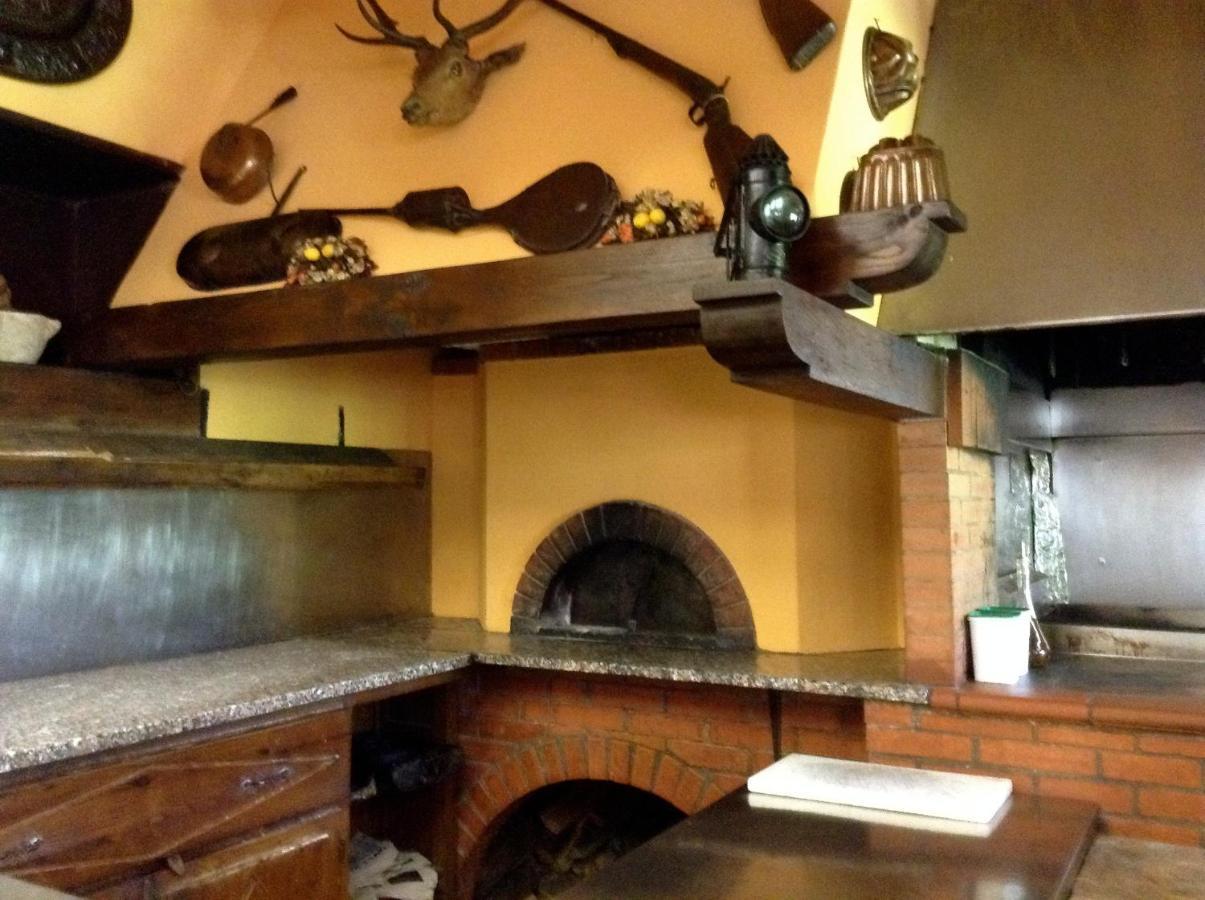 Albergo Ristorante Da Carlino Castelnuovo di Garfagnana Eksteriør billede