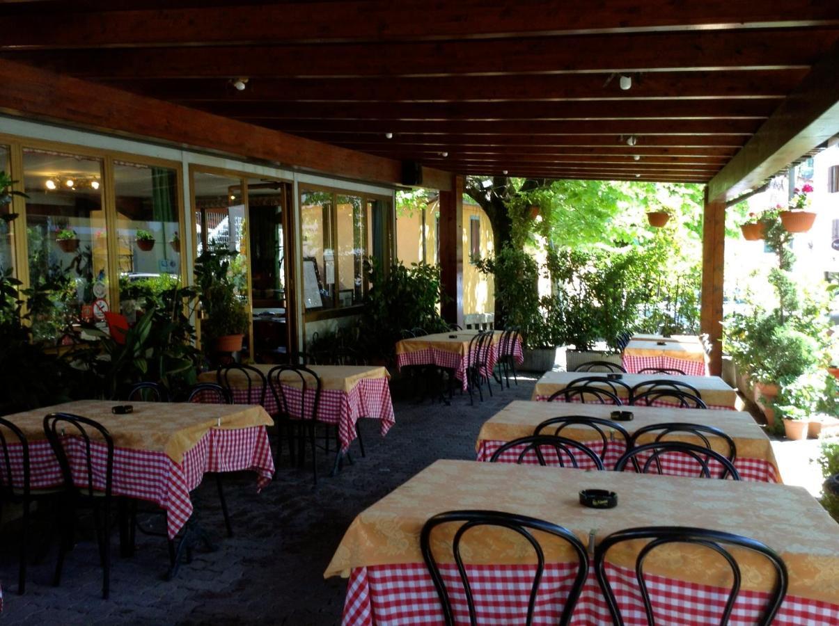 Albergo Ristorante Da Carlino Castelnuovo di Garfagnana Eksteriør billede